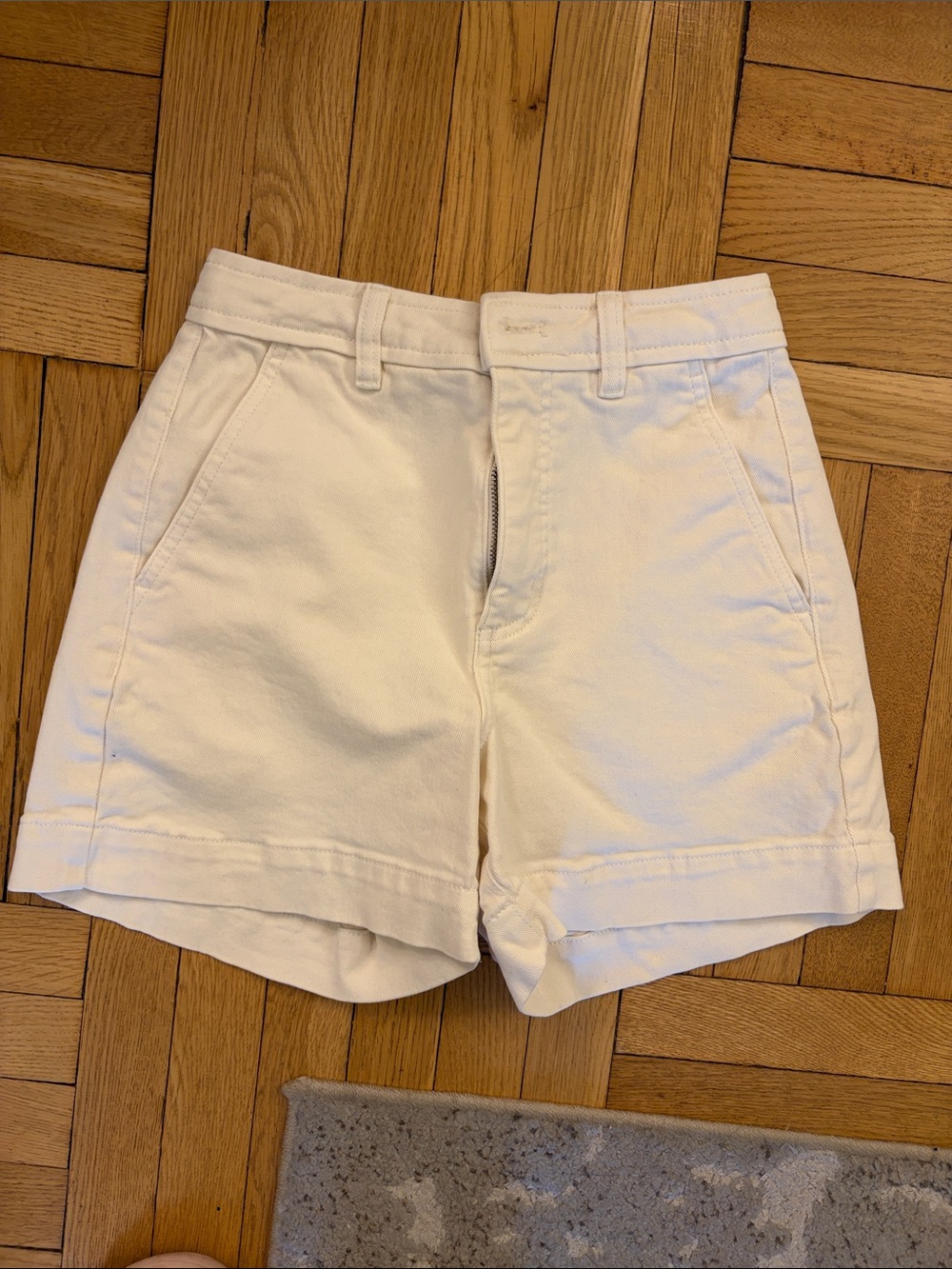 Everlane Cream High-Rise Tailored Shorts